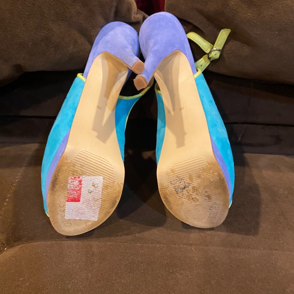 Guess Heels - Picture 7 of 9